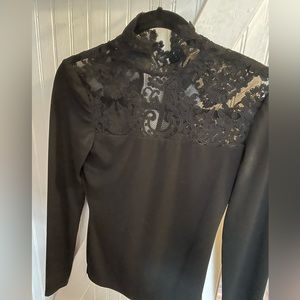 Lace Alice + Olivia turtleneck xs